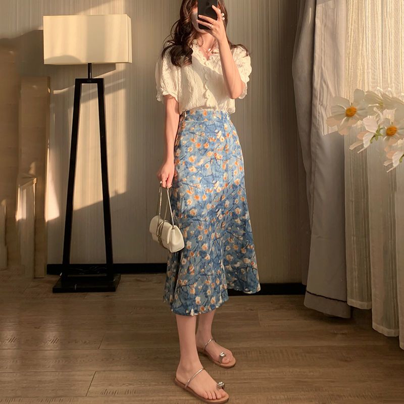 Midi Skirt Floral - ชุดเซ็ตสองชิ้นสำหรับผู้หญิง เสื้อลูกไม้และกระโปรงลายดอกไม้ความยาวปานกลาง