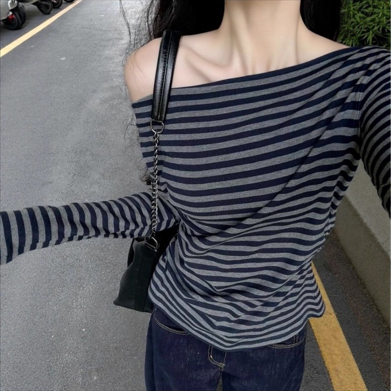 Blouse Off Shoulder - เสื้อผู้หญิงวินเทจลายทางเปิดไหล่แขนยาวสไตล์เกาหลี ทรงหลวมไหล่เฉียง ทรงเข้ารูป ลำลอง