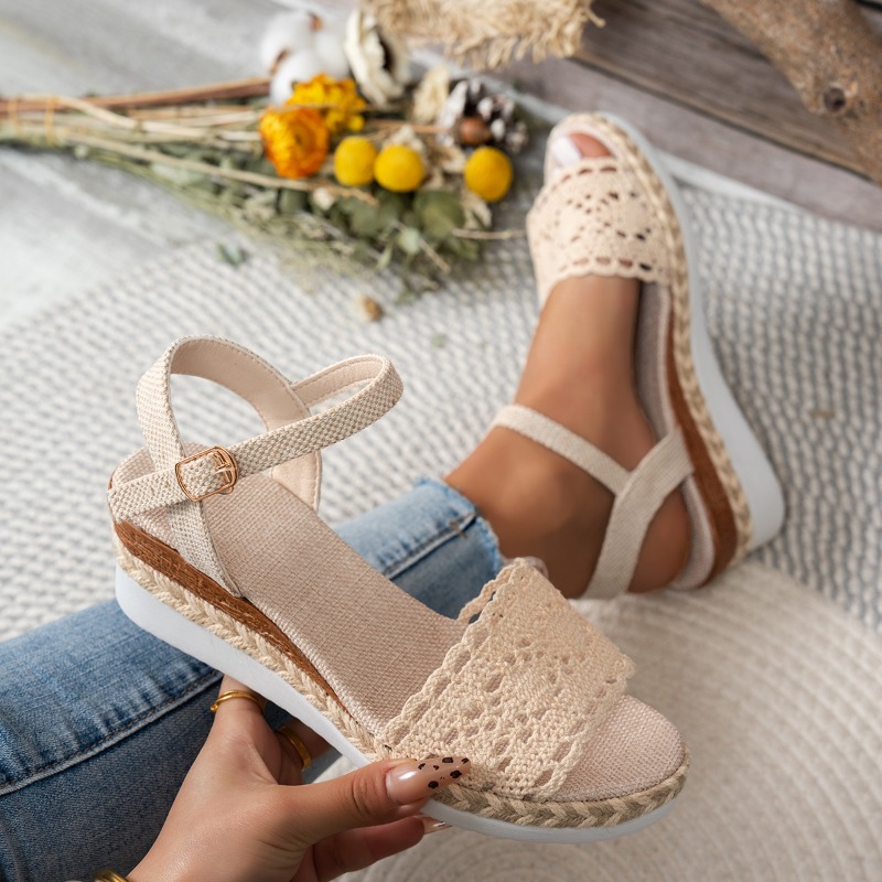 Wedge Espadrille Women - รองเท้าส้นเตารีดแบบสวมเปิดนิ้วเท้าประดับลูกไม้สำหรับผู้หญิง สไตล์ลำลอง เหมาะสำหรับใส่เดินเล่นชายหาดหรือใส่ไปเที่ยวกลางแจ้งในฤดูร้อน สวมใส่สบาย