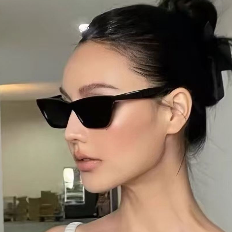 Sunglasses Cat Eye - แว่นกันแดดทรงแคทอายสีดำ แฟชั่นแบรนด์ดังสำหรับผู้หญิงผู้ชาย กระจกสะท้อนแสง เหมาะสำหรับกิจกรรมกลางแจ้งและการเดินทาง