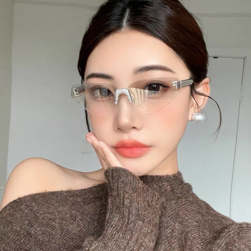 Sunglasses Cat Eye - แว่นกันแดดทรงแคทอายไร้กรอบประดับเพชรสำหรับผู้หญิง แบรนด์หรู ดีไซน์เรโทรพังก์ โลหะ ป้องกันรังสียูวี 400