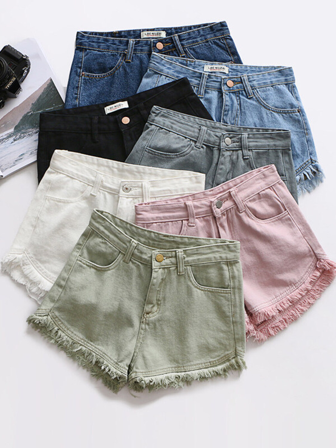 Shorts Denim Frayed - กางเกงยีนส์ขาสั้นเอวสูงสำหรับผู้หญิง ทรงวินเทจ ขอบรุ่ย ซักสีแบบวินเทจ กางเกงขาสั้นฤดูร้อน มี