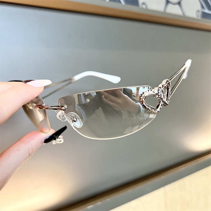 แว่นกันแดดทรงแคทอายแบบไร้กรอบ  - Sunglasses Cat Eye บทวิจารณ์และราคา